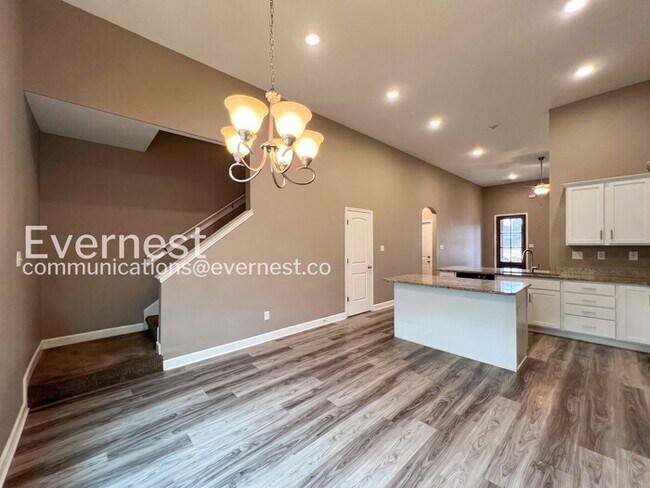 Building Photo - 5670 Matthew Dr