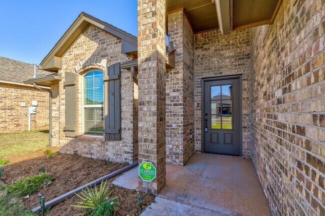 Building Photo - HOME AVAILABLE FOR LEASE