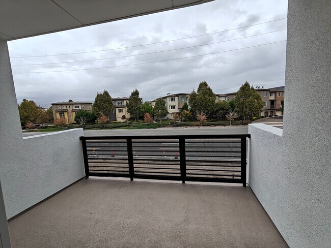 Building Photo - 259 Montague Expy