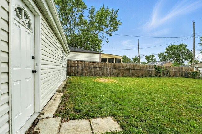 Building Photo - 354 Fernhill Ave