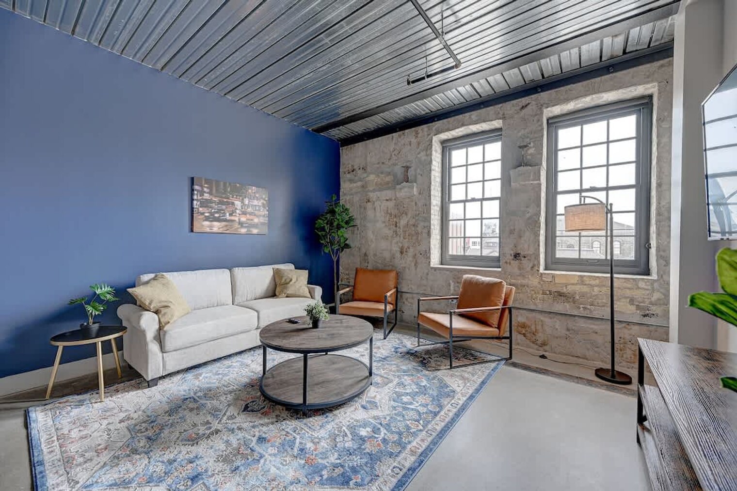 Building Photo - 1009 W Juneau Ave