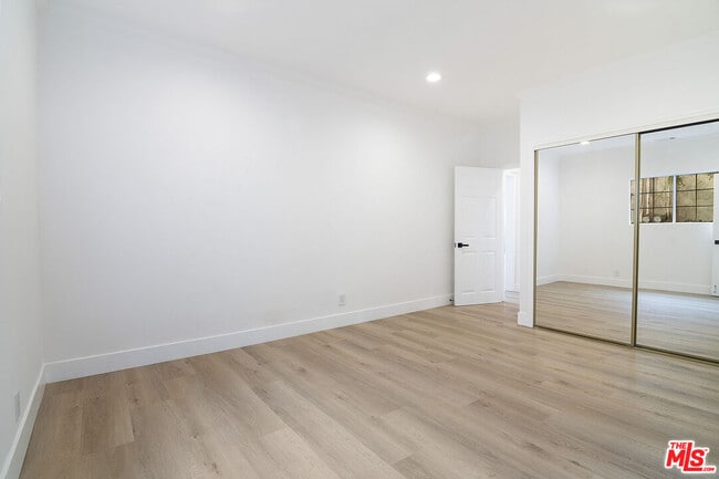 Building Photo - 466 S Orlando Ave