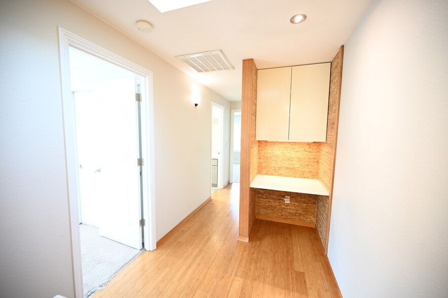 Building Photo - 9216 N Charleston Ave