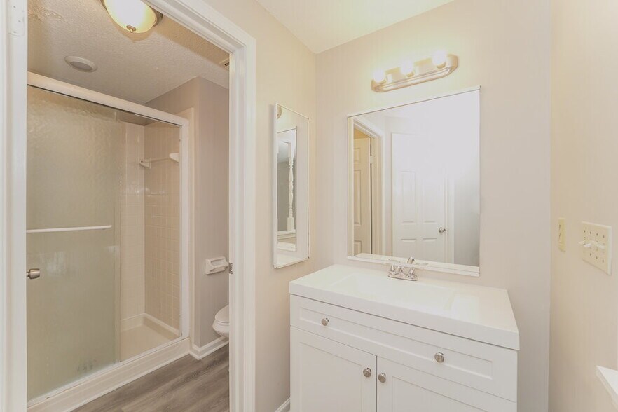 Building Photo - 605 Bundy Cir