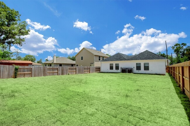 Building Photo - 8121 Claiborne St