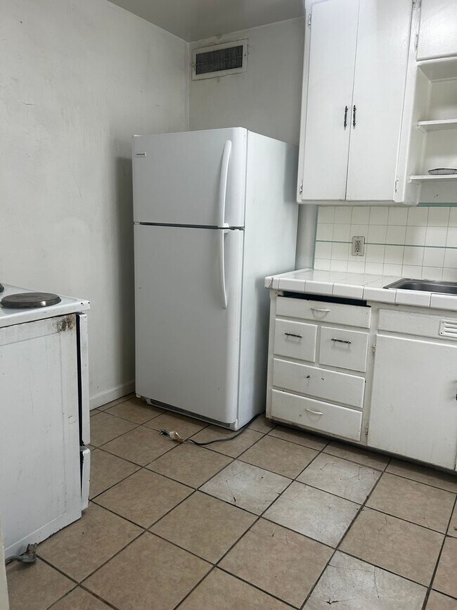 Building Photo - 3361 E McKinley Ave