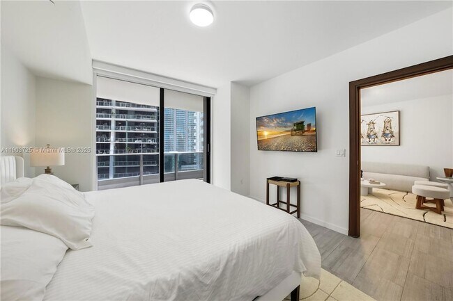 Building Photo - 1000 Brickell Plaza