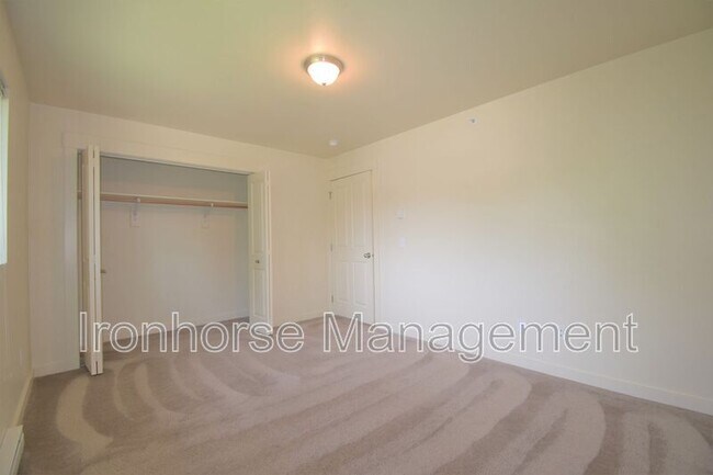 Building Photo - 807 W Villard St