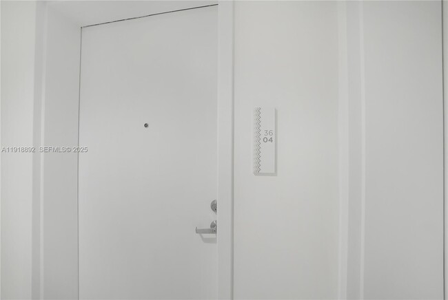 Building Photo - 700 NE 26th Terrace