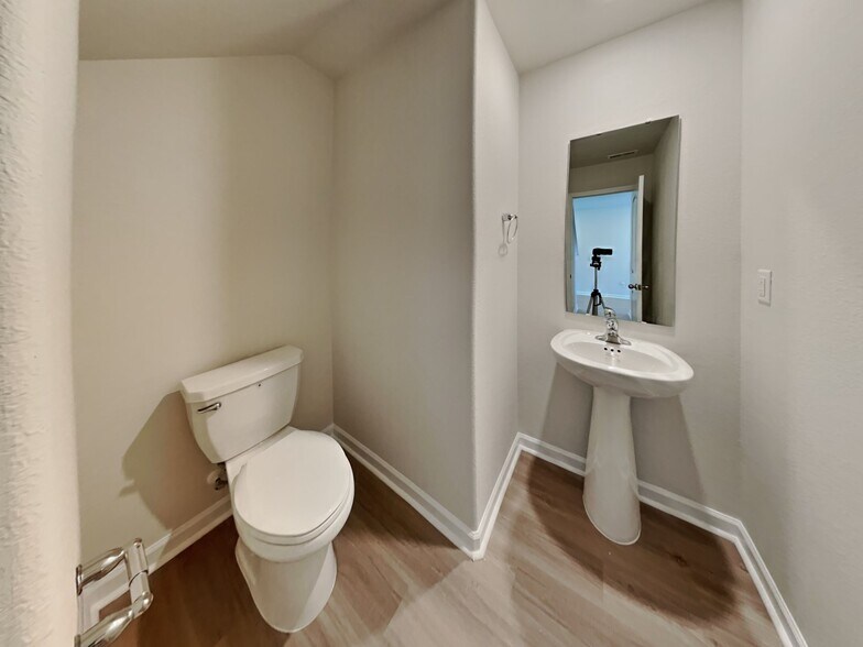 Building Photo - 279 Royal Mdw Dr
