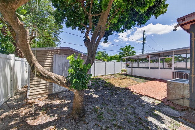 Building Photo - 211 S 57th Way