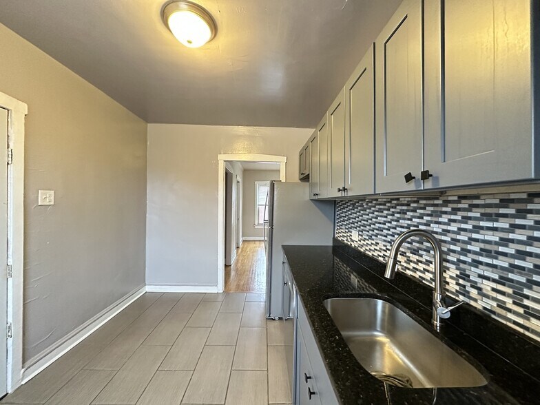 Building Photo - 4029.5 W Melrose St