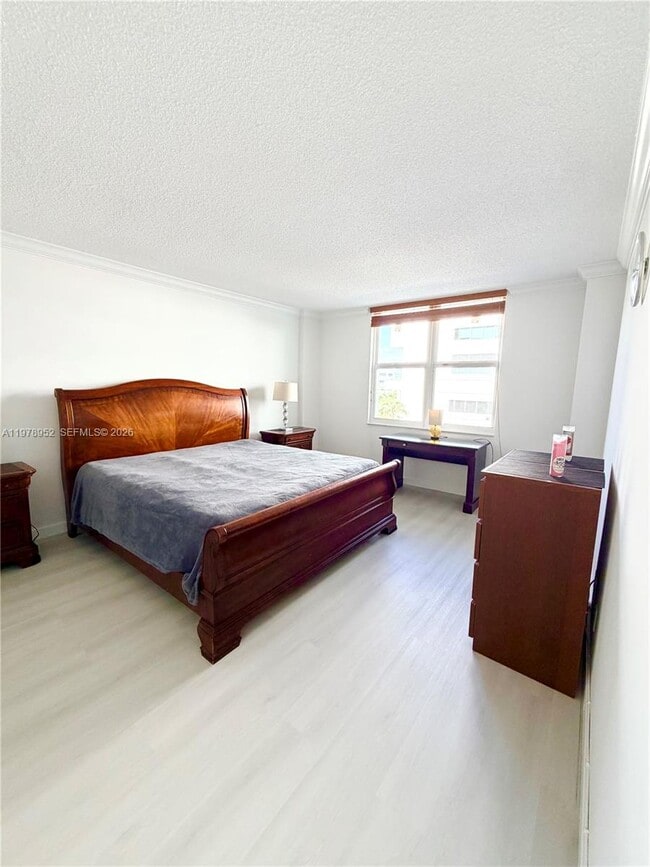 Building Photo - 3725 S Ocean Dr