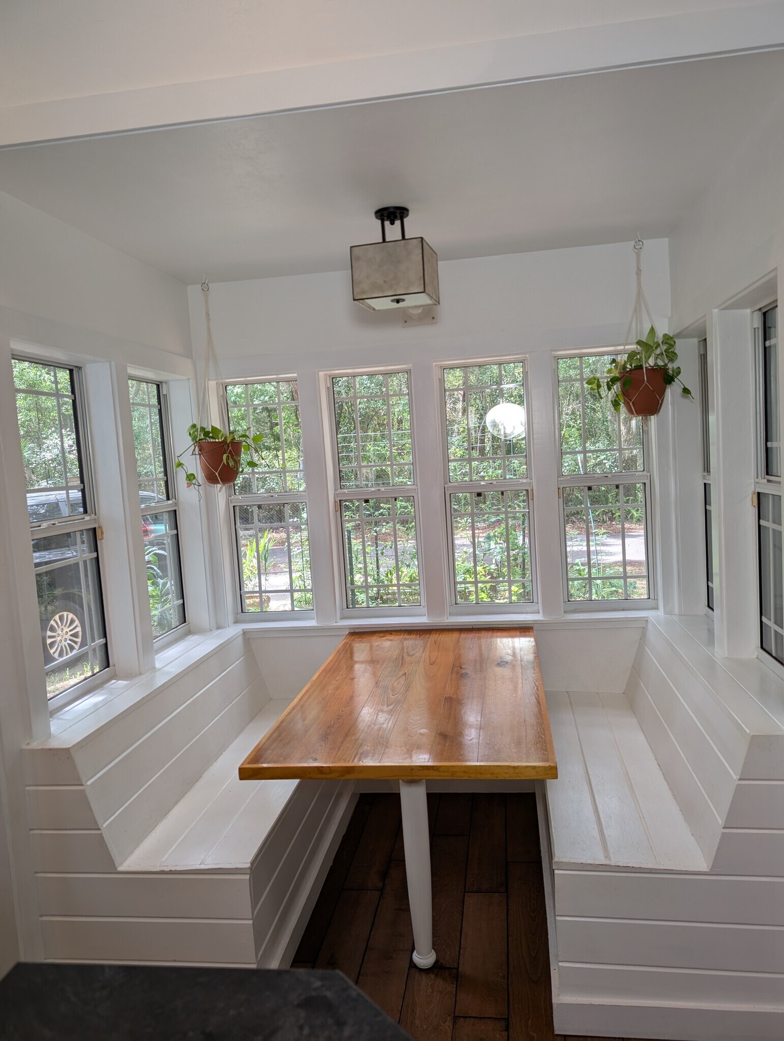 Breakfast Nook - 910 NW 29th Pl