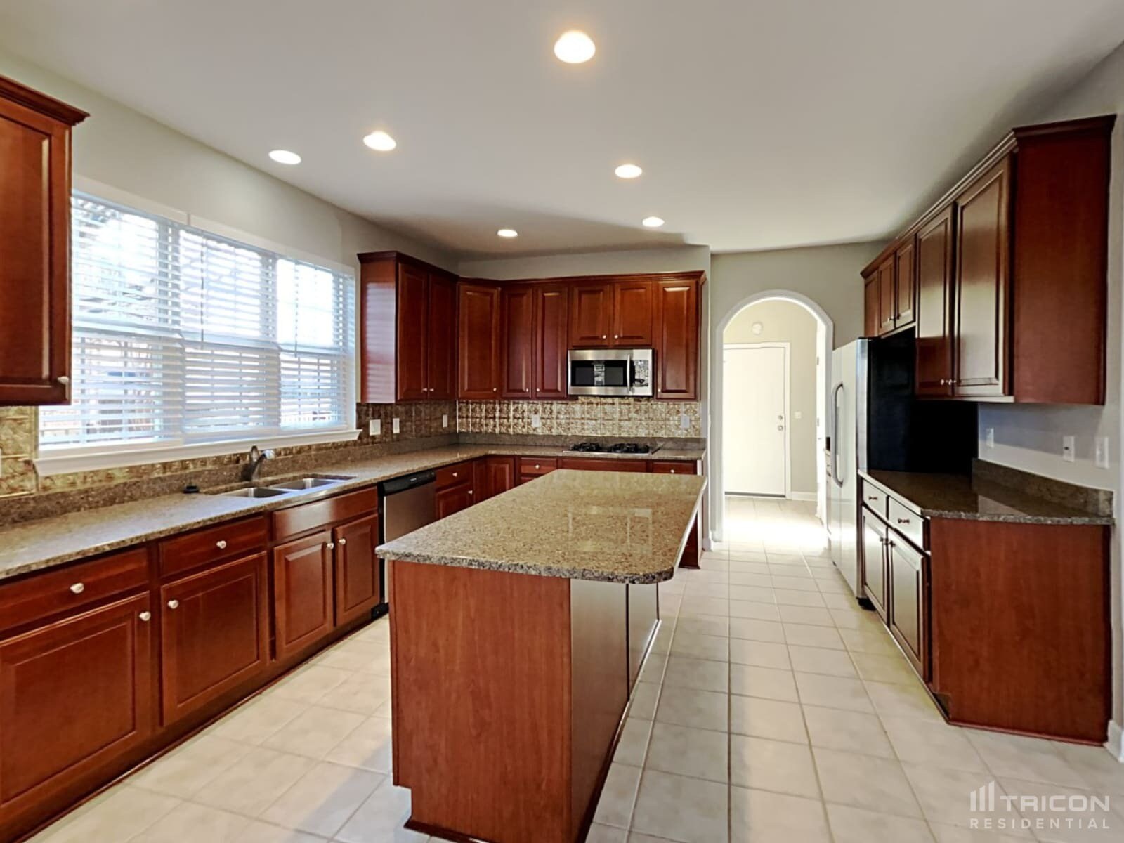 Building Photo - 1514 Red Oak Dr