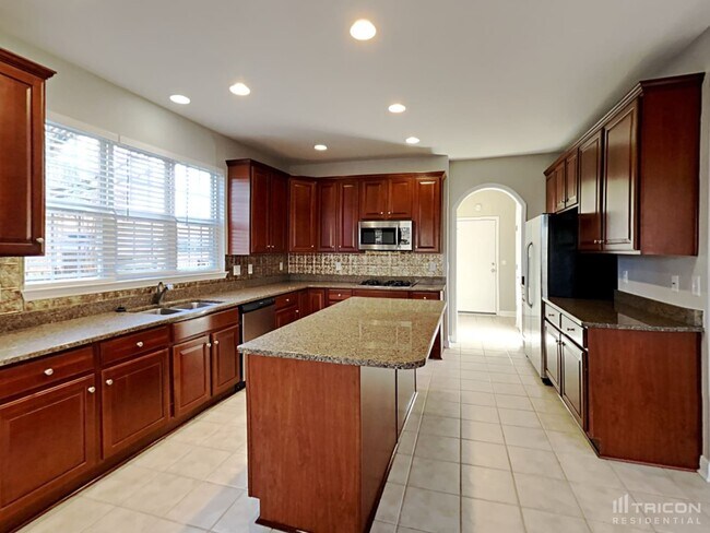 Building Photo - 1514 Red Oak Dr