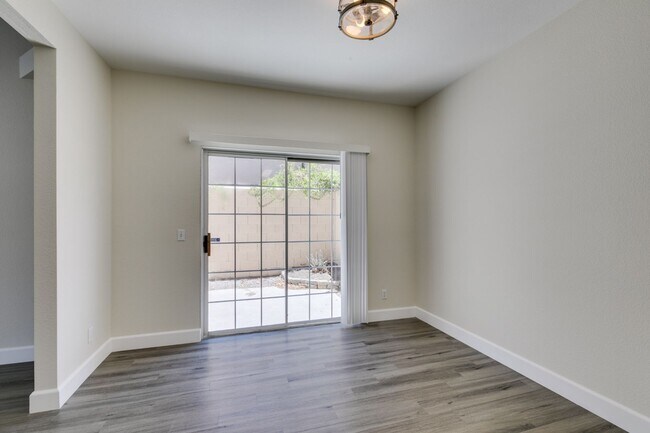 Building Photo - Modern 2-Bedroom Green Valley Townhome