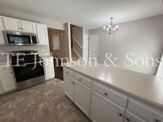 Building Photo - 3355 Kensington Pl