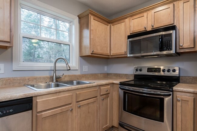 Building Photo - Central AVL - Beautiful 3/2 Cape Cod