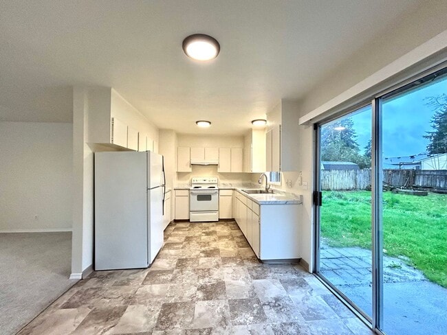 Building Photo - Freshly Updated 3-Bedroom Home with Spacious Backyard and Garage