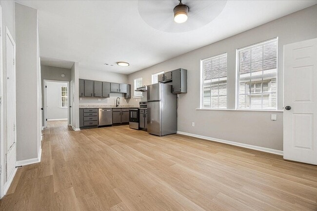 Building Photo - 2395 Forrest Avenue Unit 3