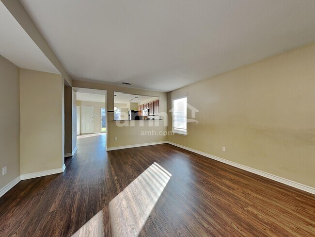 Building Photo - 6905 Planters Row Dr