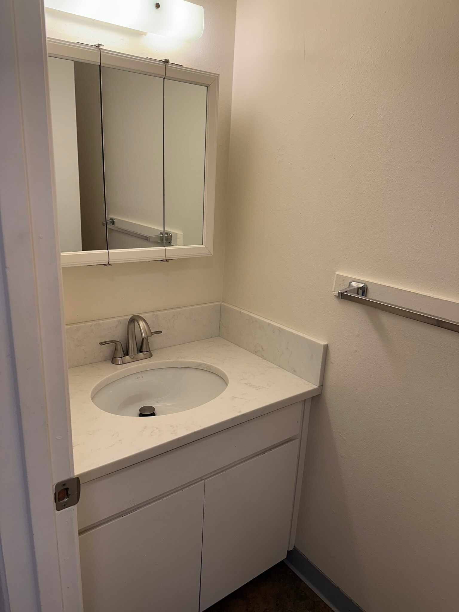 powder bath - 1809 SE Harney St
