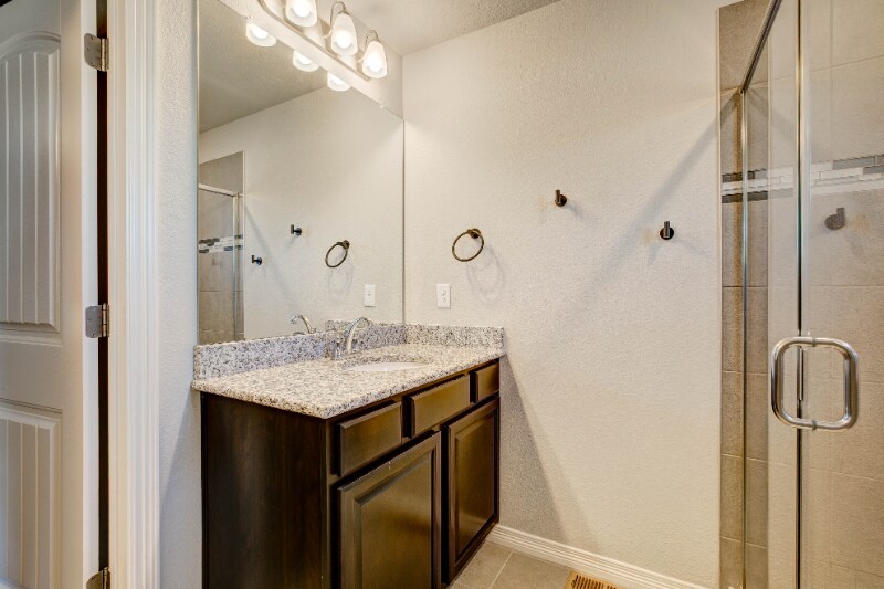 Building Photo - 884 Winding Brk Dr