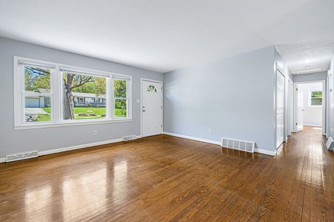 Building Photo - 3-Bedroom West Asheville Ranch with Bonus ...