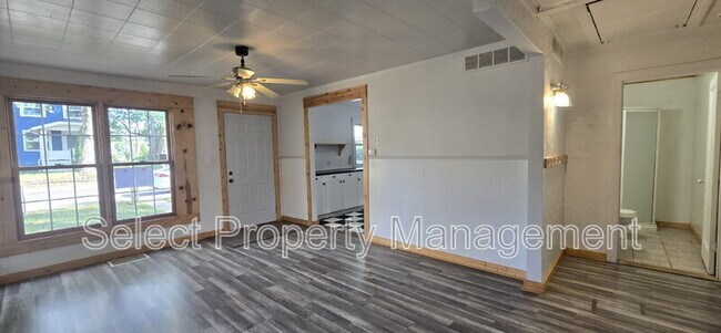 Building Photo - 2062 Pauline St
