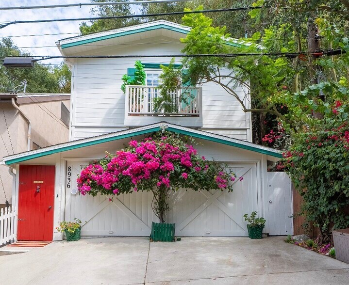 Building Photo - 8936 Wonderland Ave