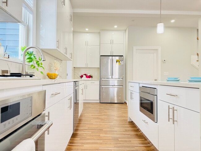 Building Photo - 4 Baldwin St