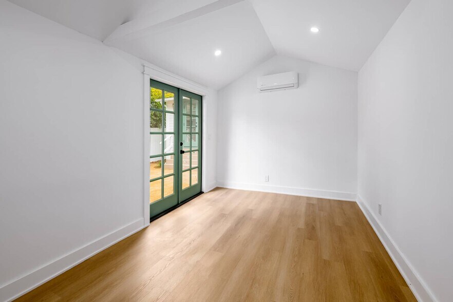 Building Photo - 1425 Cabrillo Ave