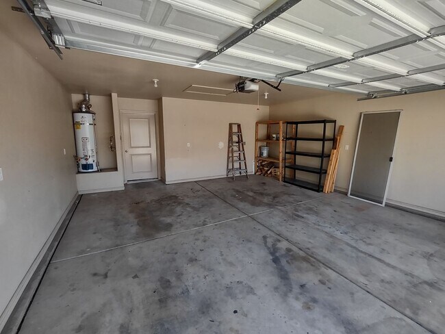 Building Photo - Fox Cove Unit