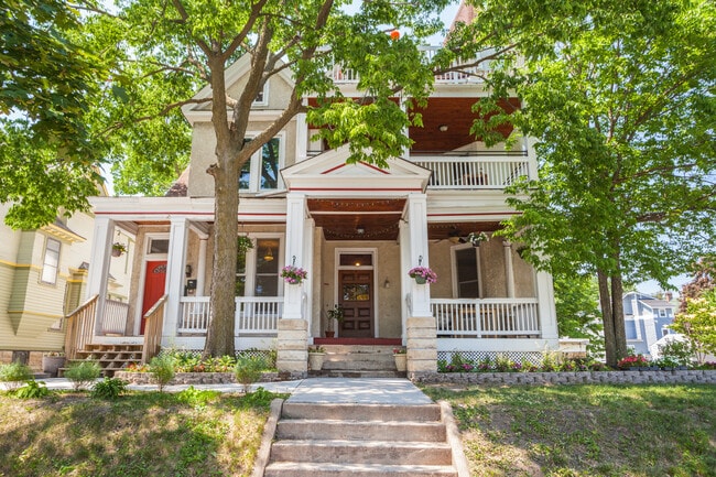 Primary Photo - 2600 Colfax Ave South