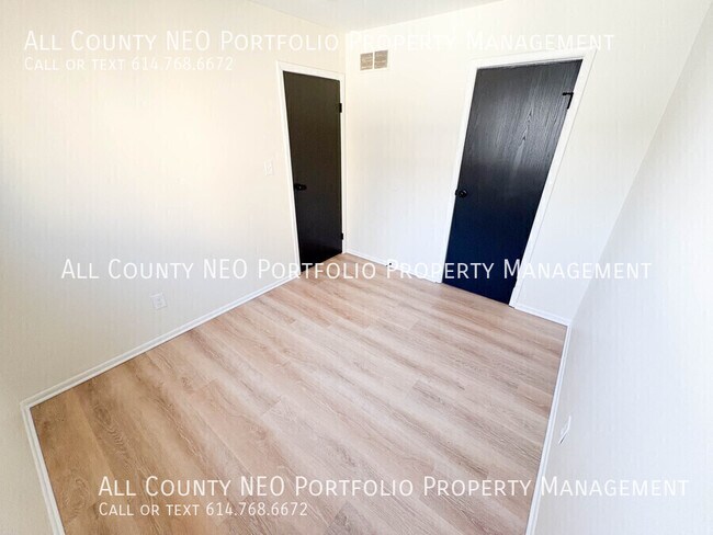 Building Photo - 376 Woodland Ave