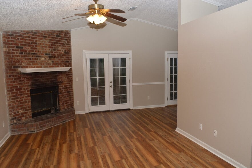 Building Photo - 3996 Bothwell Terrace