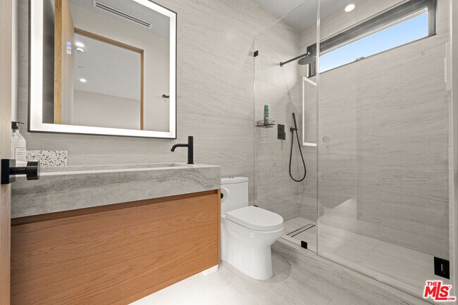 Building Photo - 4740 Sunnyslope Ave