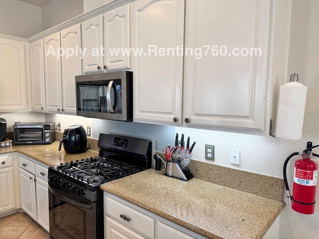 Building Photo - Huge 3 Bed 2 Bath Home With Pool & Spa in Hacienda Heights Neighborhood!!