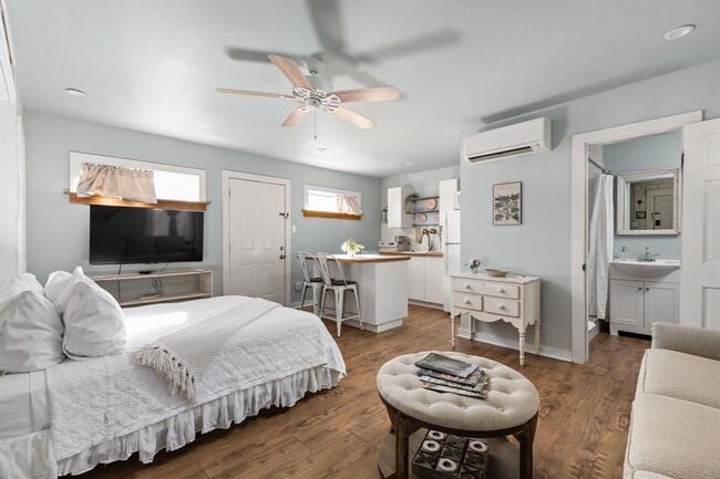 Building Photo - 201 Ramona St