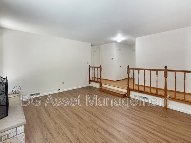 Building Photo - 2672 Doidge Ave