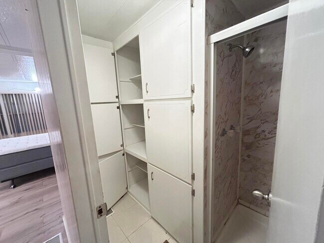 Building Photo - 8888 Kings Dr