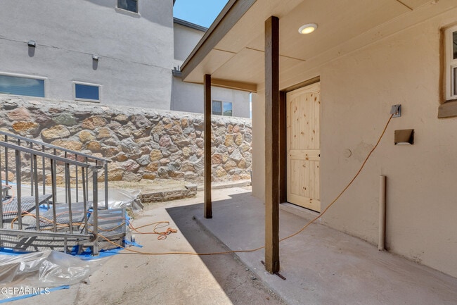 Building Photo - 8931 Robert Dr