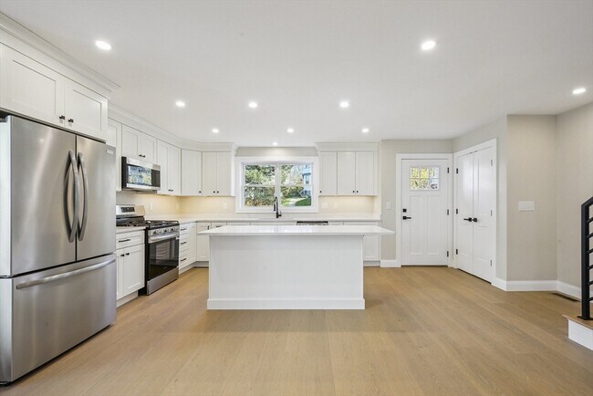 Building Photo - 108 Stowe St