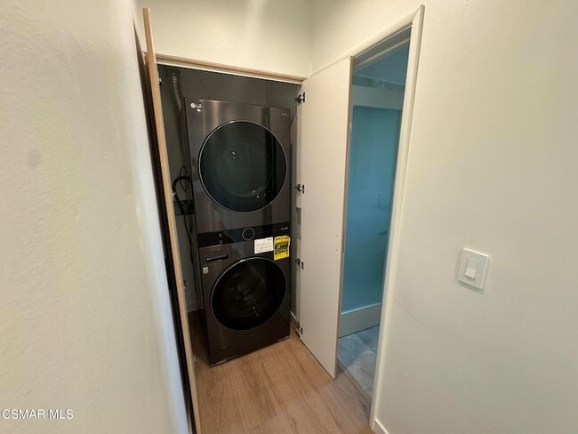 Building Photo - 21420 Chatsworth St