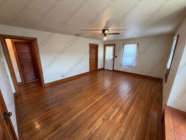 Building Photo - Spacious 2 bedroom 1 bath with a shop