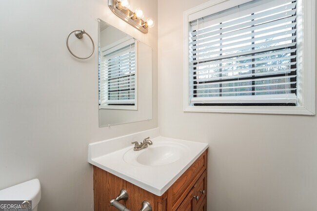 Building Photo - 2236 Kings Forest Dr SE