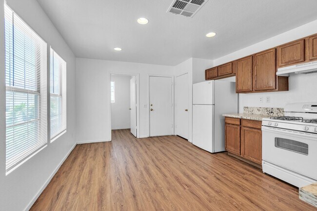 Building Photo - Spacious 3-Bed in Gated NW Las Vegas Community with 2-Car Garage