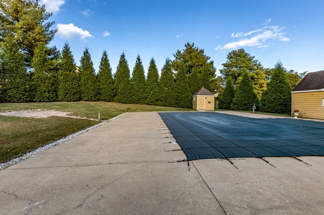 Building Photo - 1289 Clifden Green