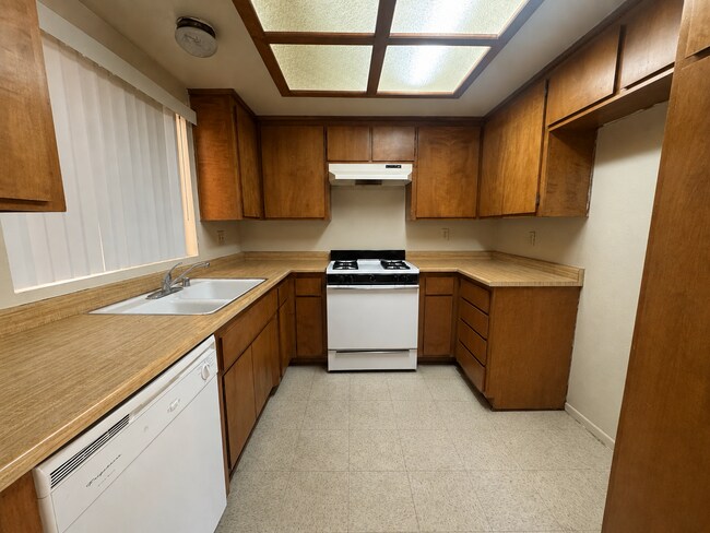 Building Photo - 533 Montecito Ave